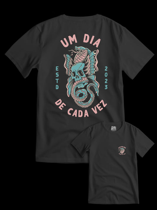 Tshirt Um Dia - Preta - Estrilho-Estrilho