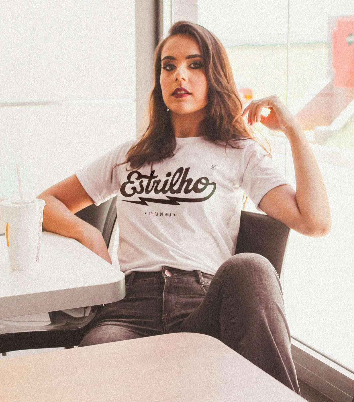 Tshirt Branca com Logotipo Preto - Estrilho-Estrilho